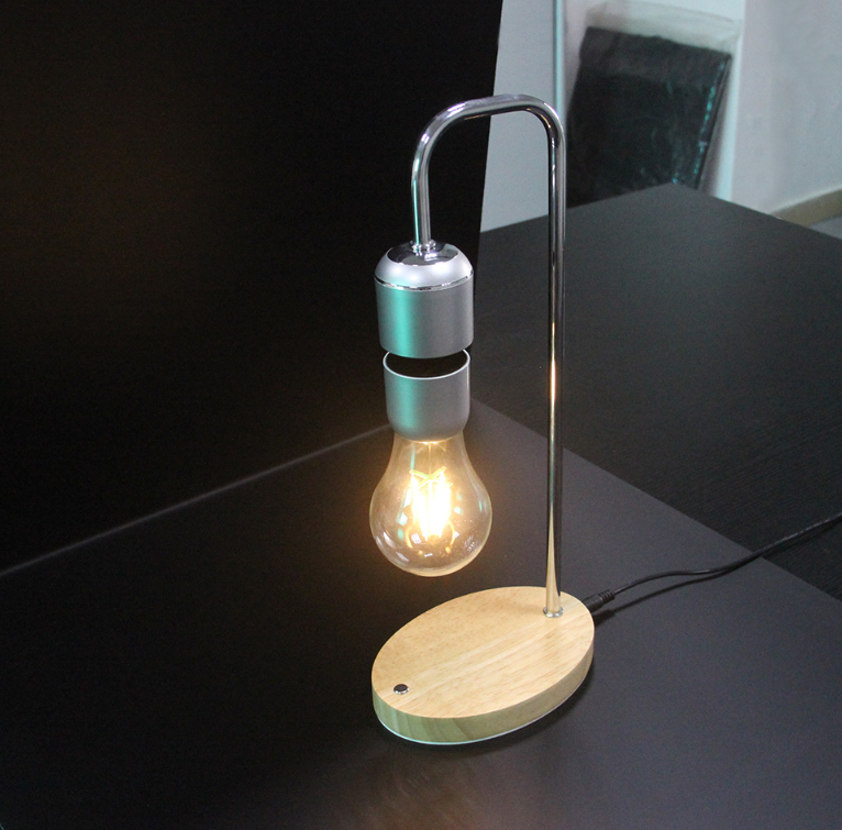 Leviterande smart lampa